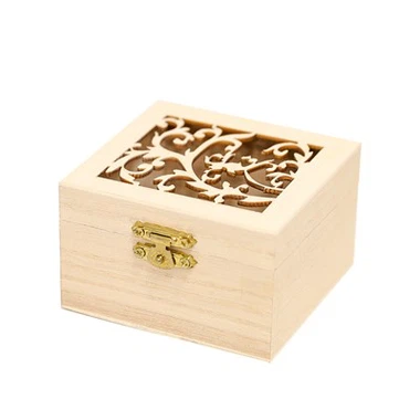 Caja de joyería artesanal de madera.